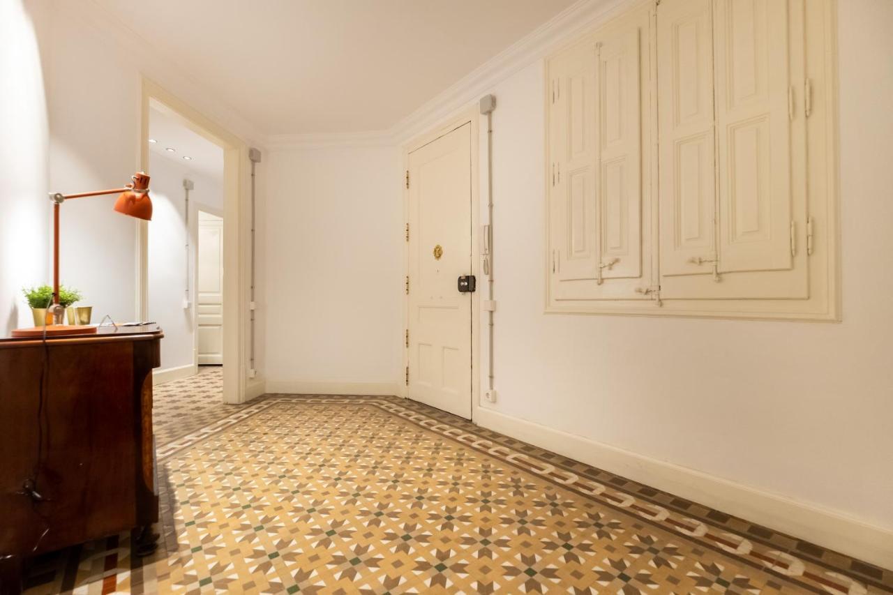 B42 - Modernist Apartment For Large Groups In Eixample برشلونة المظهر الخارجي الصورة